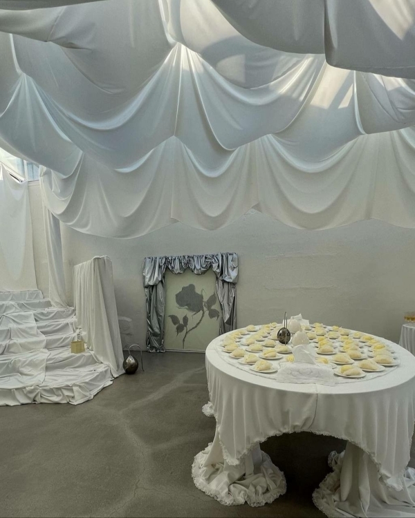 Трендовый декор — с эффектом металлик. Вдохновляемся референсами