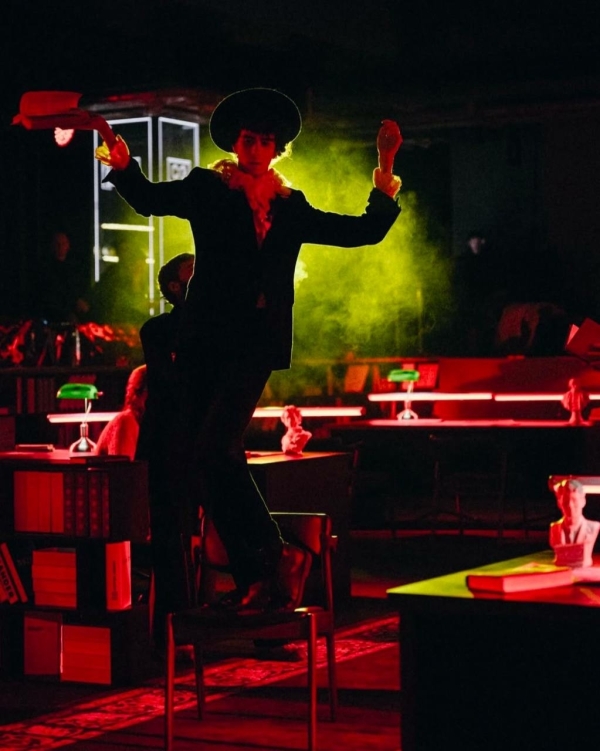 Оперный перформанс в пустом бассейне от команды