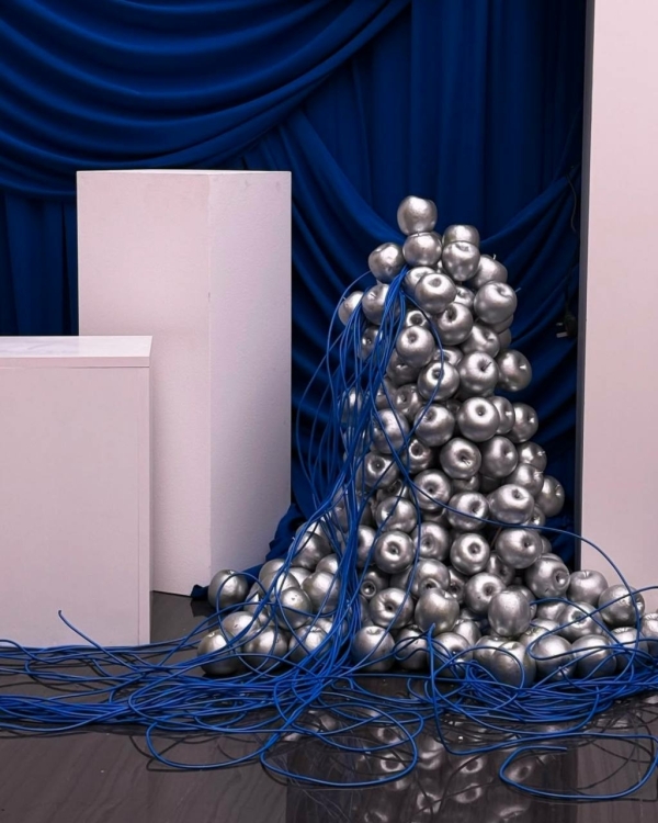 Трендовый декор — с эффектом металлик. Вдохновляемся референсами