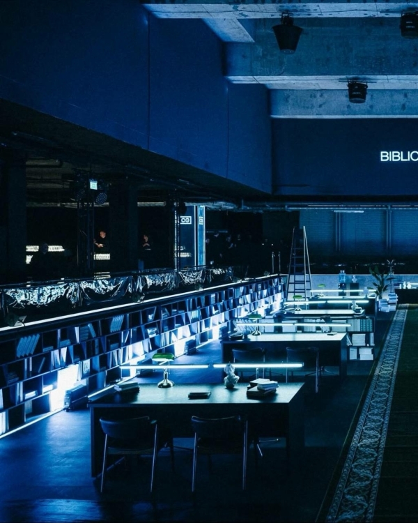 Оперный перформанс в пустом бассейне от команды