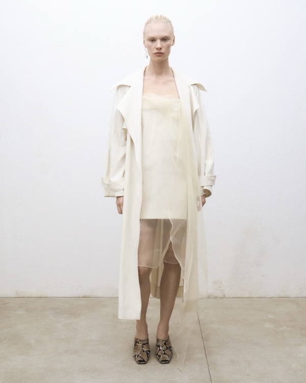 Не бежевым едины. Интересные тренчи для невест,