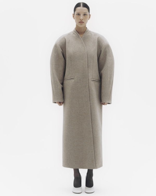 Показываем 20 модных пальто, которые выигрышно дополнят