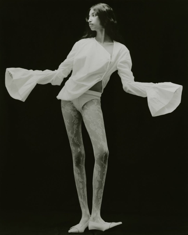 Акцент на ноги. Колготки, чулки, пояса и