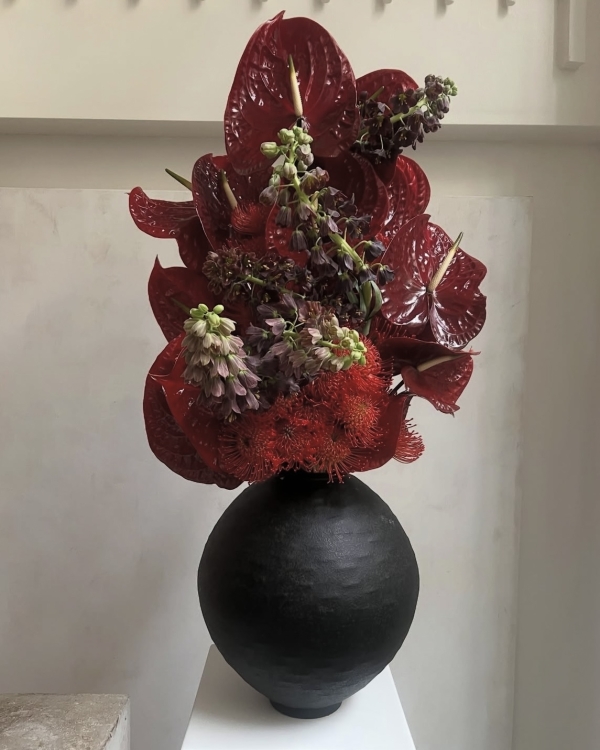 Кто создает цветочные инсталляции для мировых брендов?