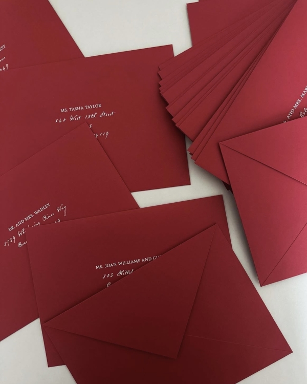 Вам письмо! 20+ минималистичных свадебных приглашений на