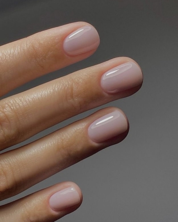 Внесезонные тренды маникюра для невест 2025