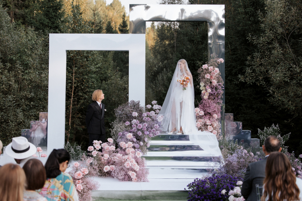 Ведущие Владислав Сапунов