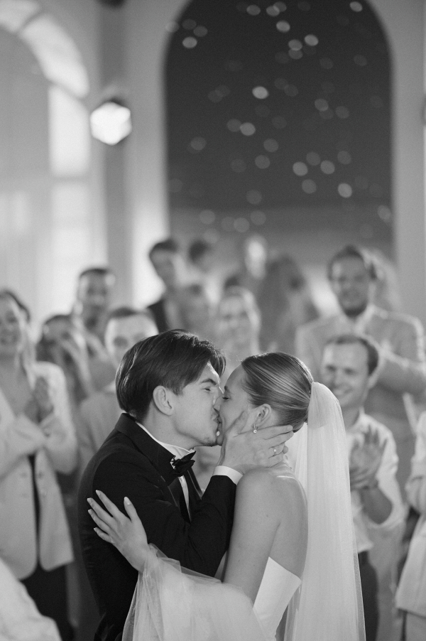 Ведущие Владислав Сапунов