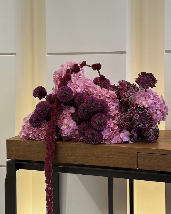 Кто создает цветочные инсталляции для мировых брендов?