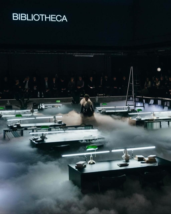 Оперный перформанс в пустом бассейне от команды