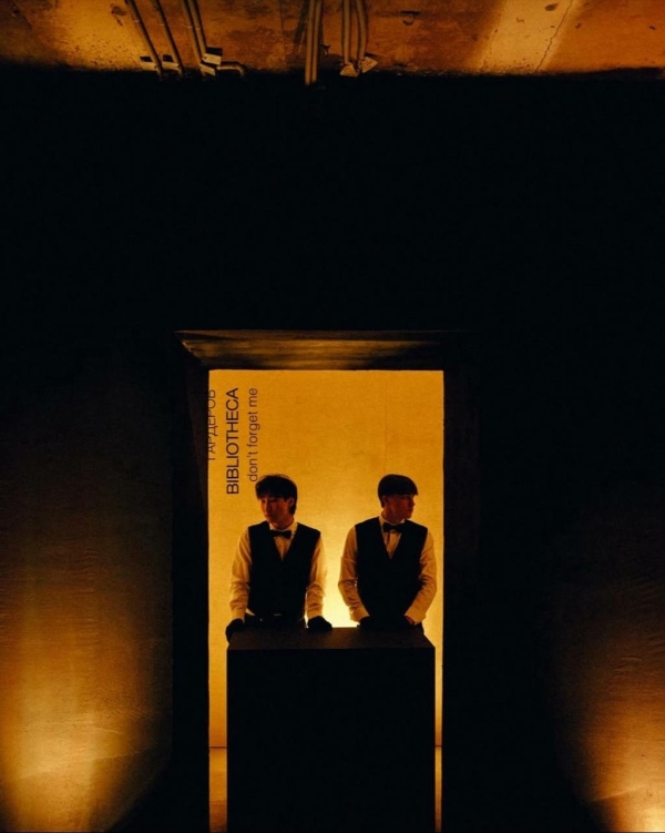 Оперный перформанс в пустом бассейне от команды