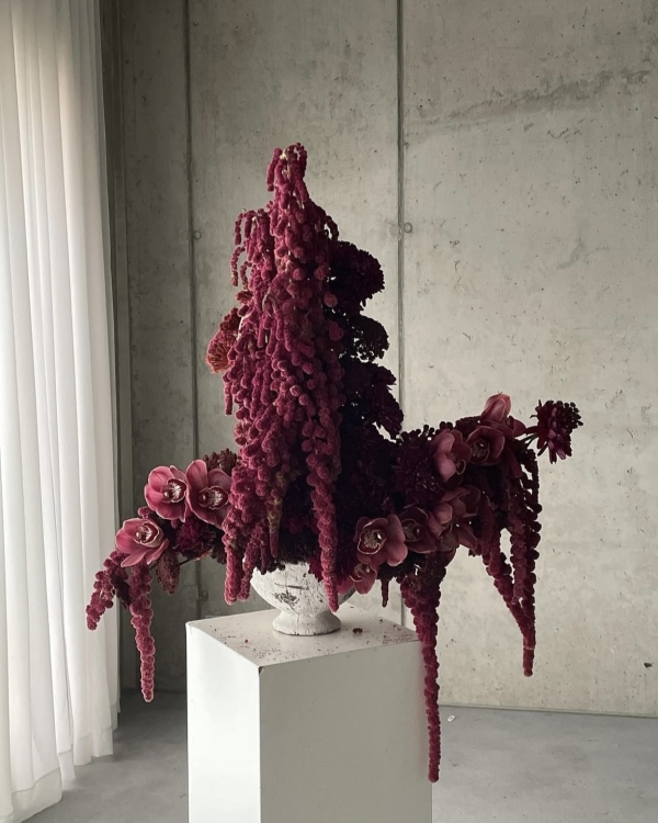 Кто создает цветочные инсталляции для мировых брендов?