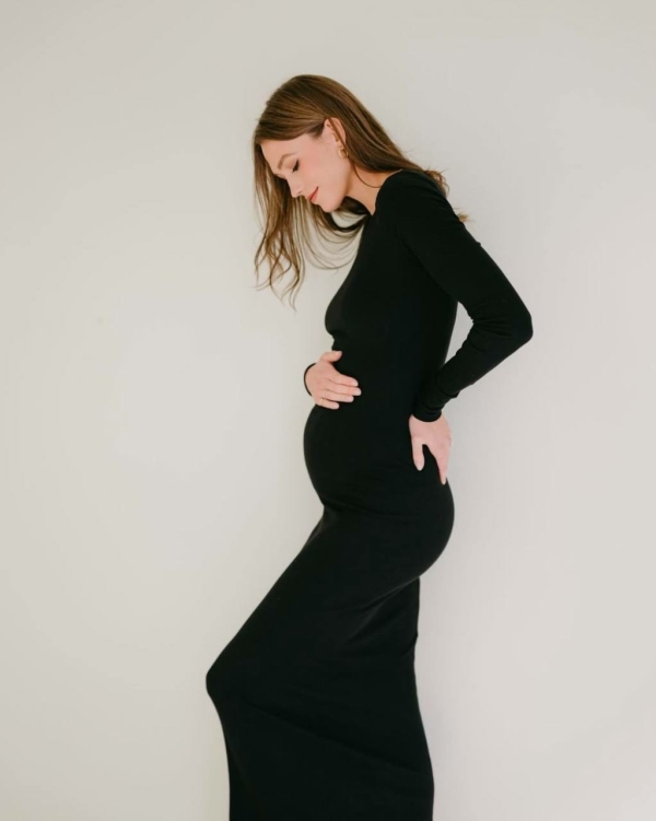 Модель Карли Клосс станет мамой в третий