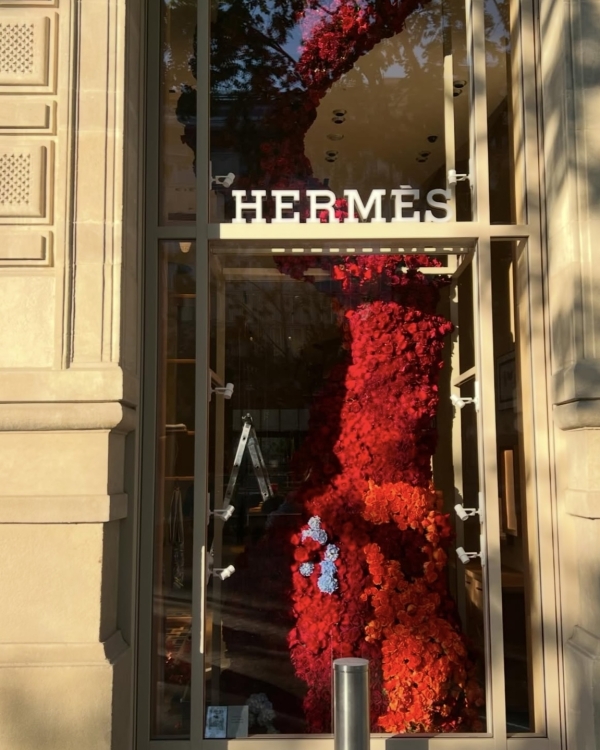 Кто создает цветочные инсталляции для мировых брендов?