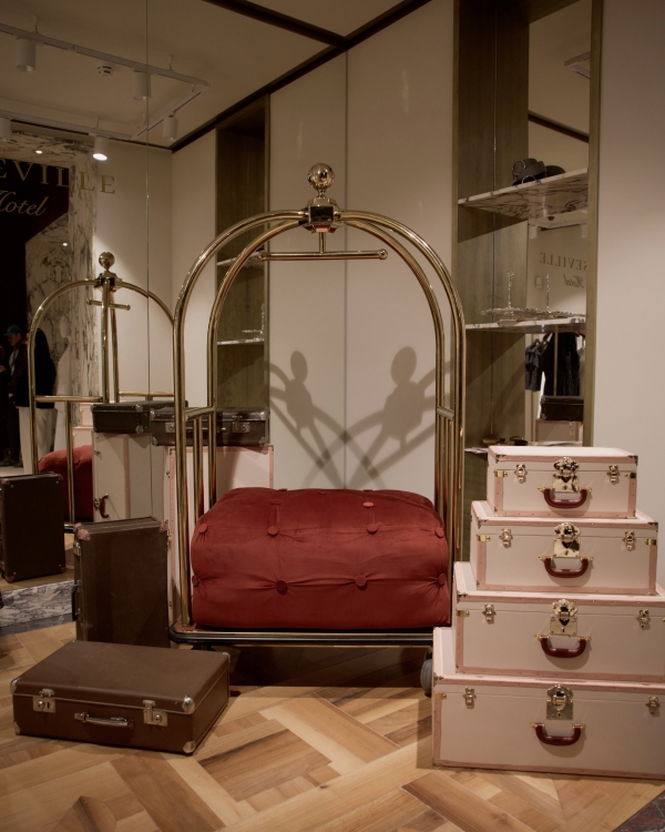 Открытие бутика Roseville в стиле отельной вечеринки