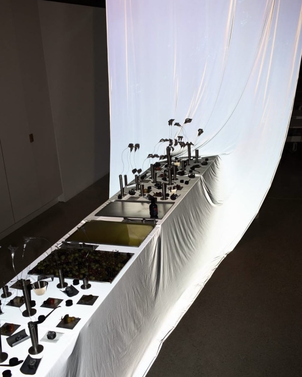 Текстильная инсталляция на ужине от Jil Zander