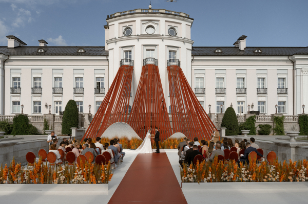 Ведущие Владислав Сапунов