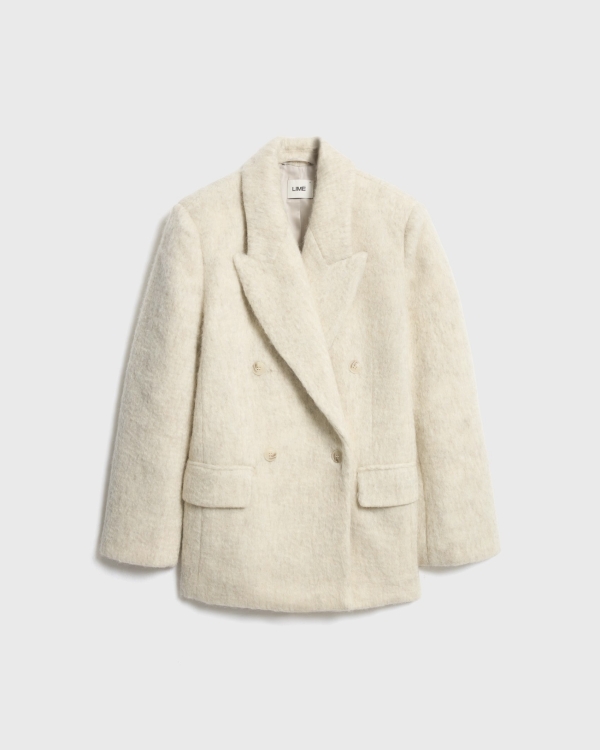 Показываем 20 модных пальто, которые выигрышно дополнят