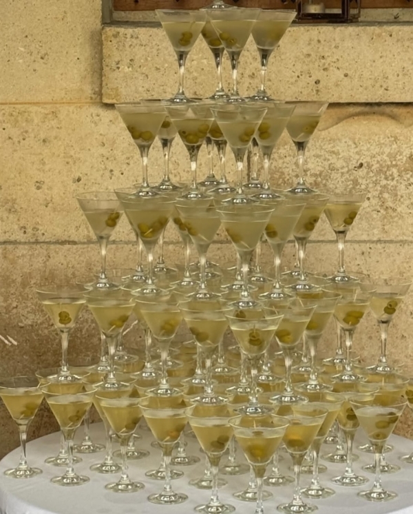 Как актуально оформить горку шампанского?