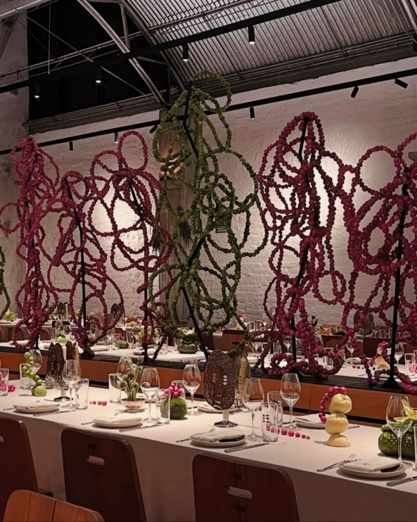 Декорируйте банкет гирляндами из ягод, как на