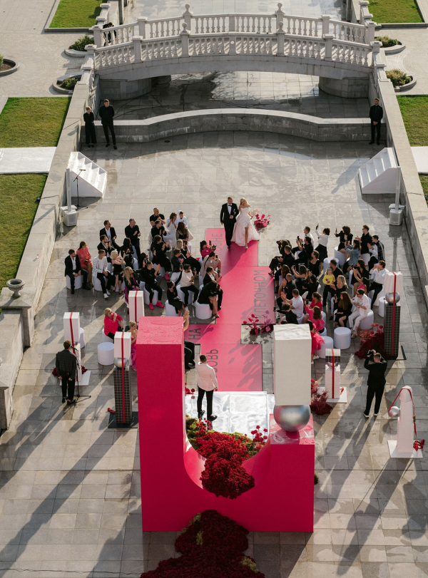 Ведущие Владислав Сапунов