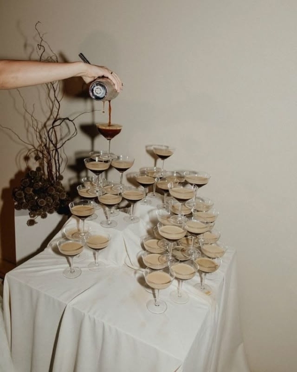 Как актуально оформить горку шампанского?