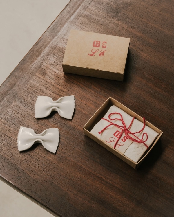 Вам письмо! 20+ минималистичных свадебных приглашений на