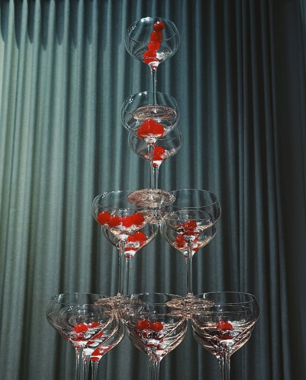 Как актуально оформить горку шампанского?