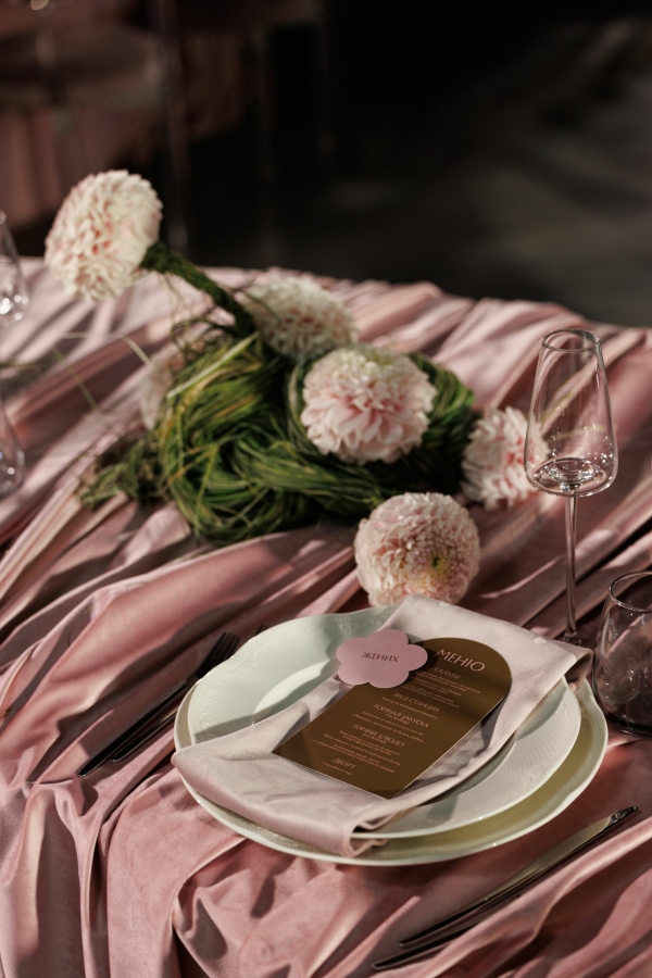 Интервью с невестой о свадьбе с игривой