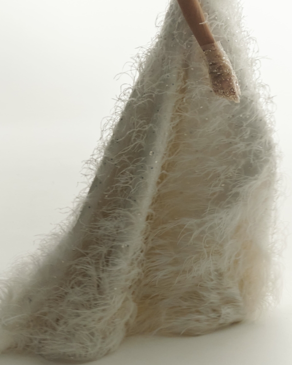 Какая она — невеста Valentin Yudashkin 2026?