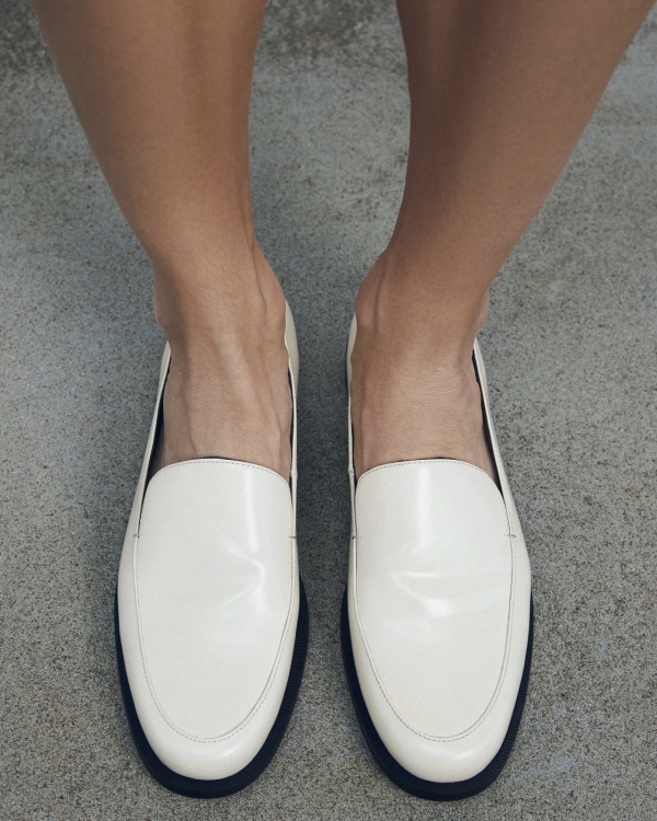 Замшевая, в стиле джаза и бордовая. Какую