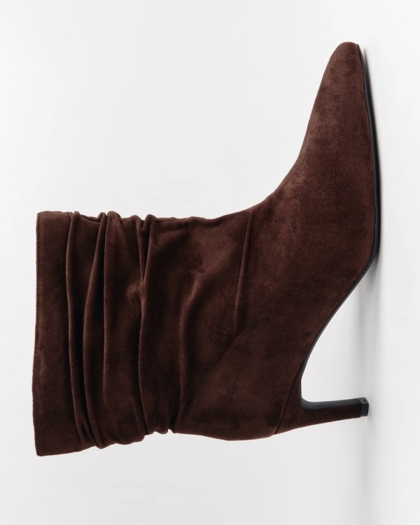 Замшевая, в стиле джаза и бордовая. Какую