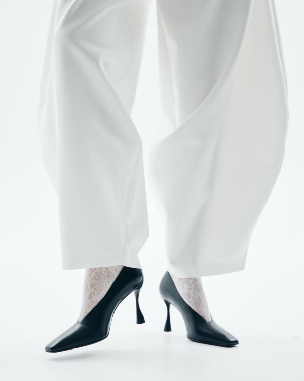 Замшевая, в стиле джаза и бордовая. Какую