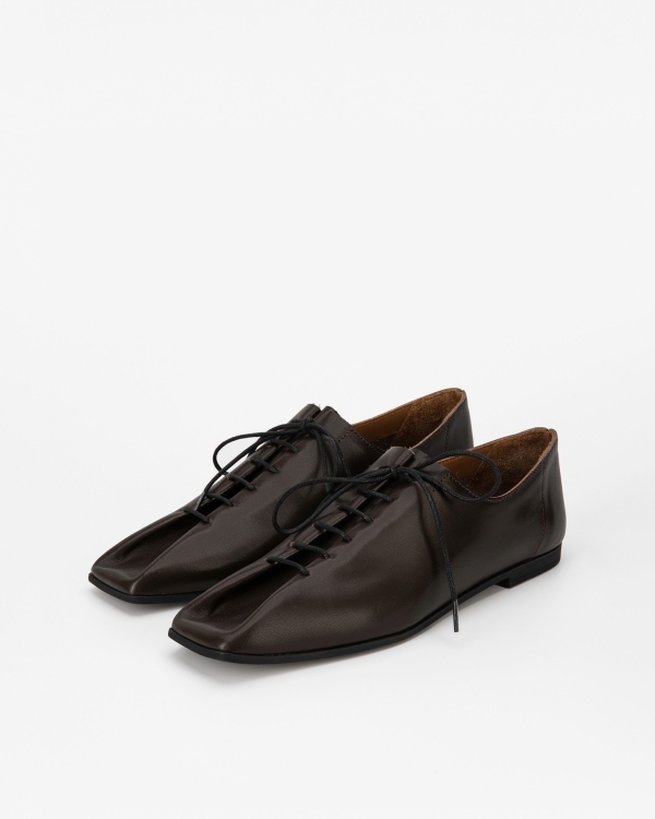 Замшевая, в стиле джаза и бордовая. Какую