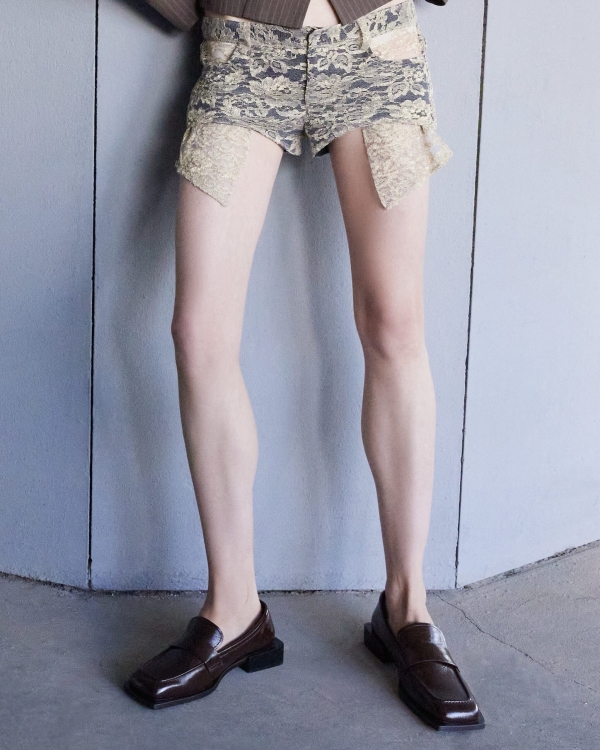 Замшевая, в стиле джаза и бордовая. Какую