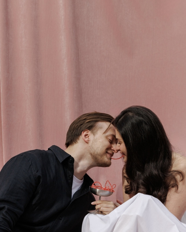 Интервью с невестой о свадьбе с игривой