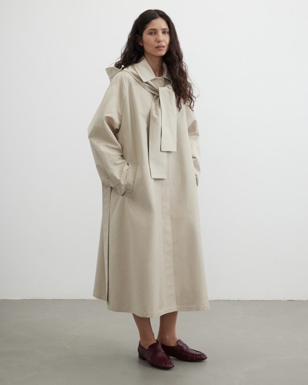 Светлая верхняя одежда на весну 2026: 30+