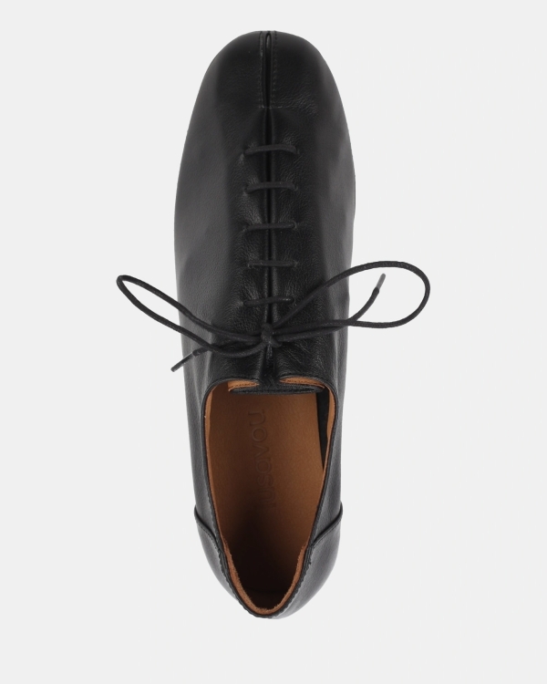 Замшевая, в стиле джаза и бордовая. Какую