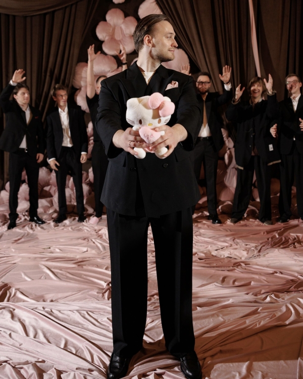 Интервью с невестой о свадьбе с игривой