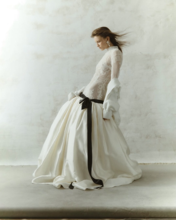 С кем лучше выбирать свадебное платье —