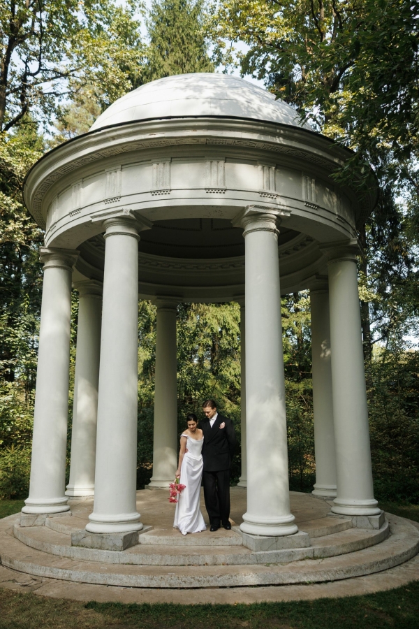 Интервью с невестой о свадьбе с игривой