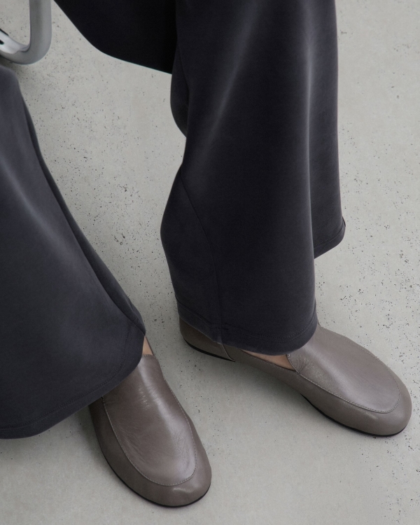 Замшевая, в стиле джаза и бордовая. Какую