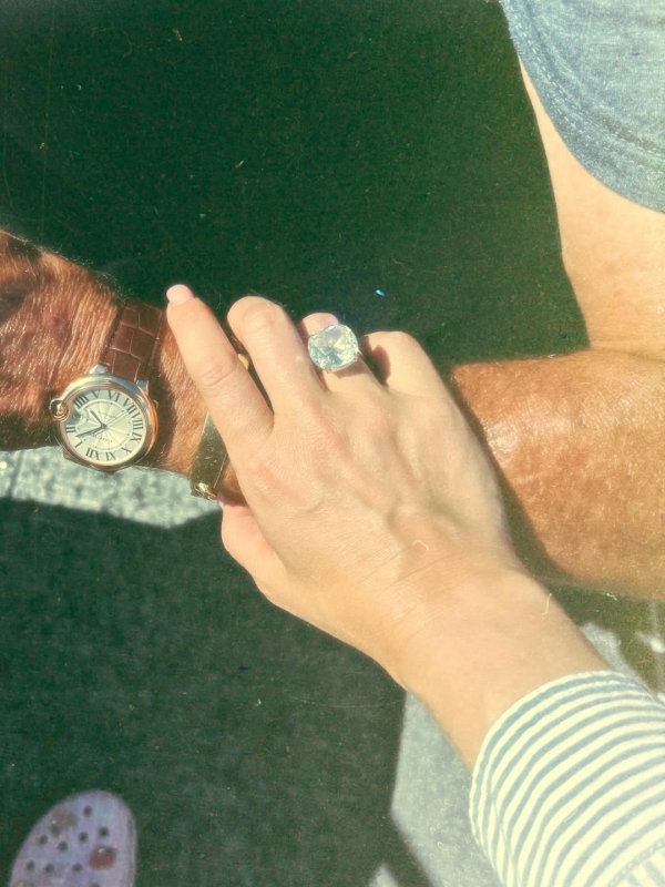 Лана Дель Рей похвасталась кольцом с роскошным