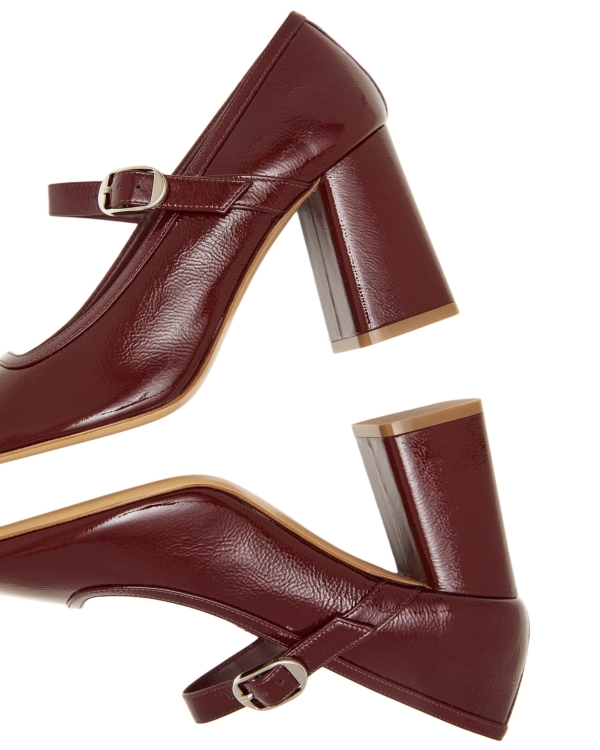 Замшевая, в стиле джаза и бордовая. Какую