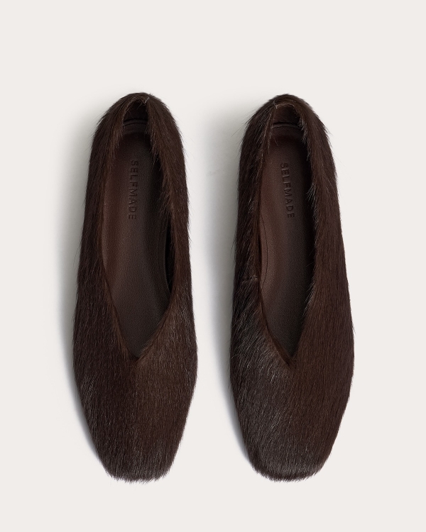 Замшевая, в стиле джаза и бордовая. Какую