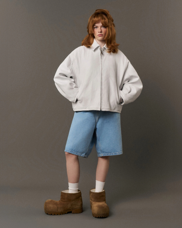 Светлая верхняя одежда на весну 2026: 30+