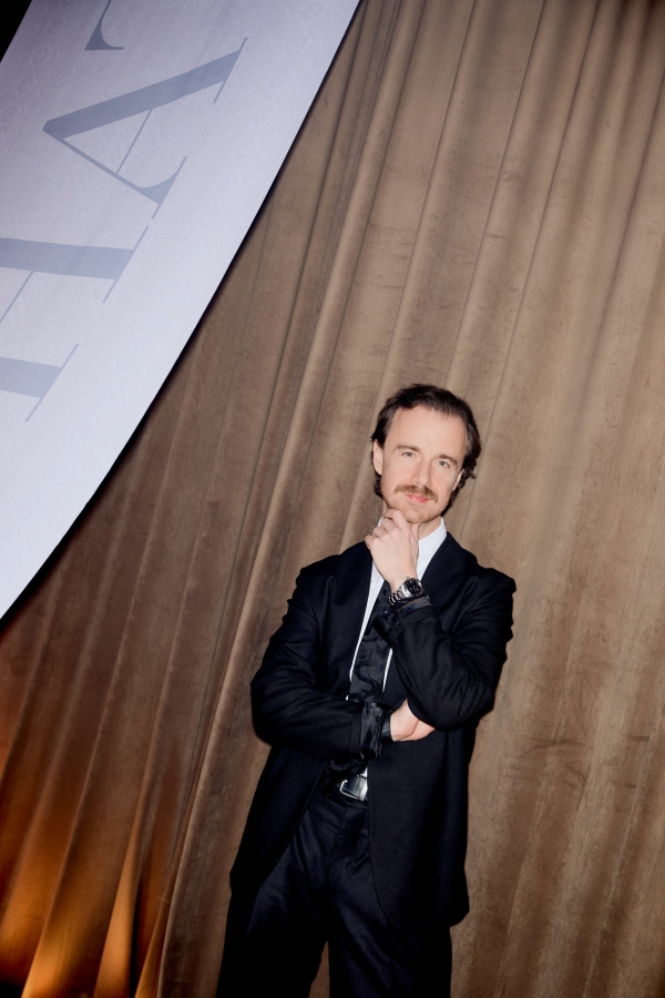 Ведущие Михаил Белянин