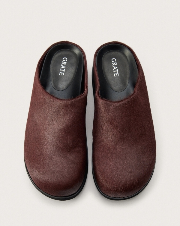 Замшевая, в стиле джаза и бордовая. Какую