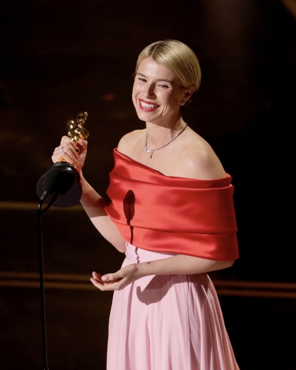 Лучшие образы звезд и победители «Оскар-2026»