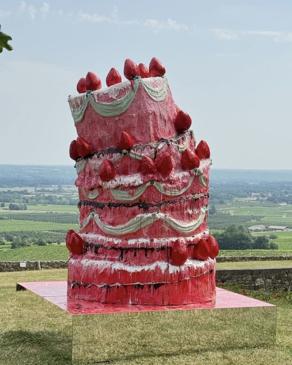 Гигантские многоярусные торты снова в тренде —